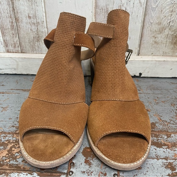 Roan Christine Sandal - Picture 3 of 9